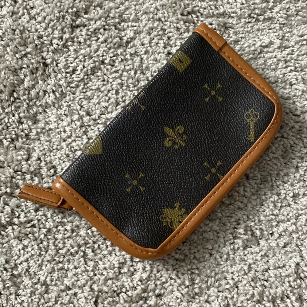 Brown royal themed makeup pencil pouch